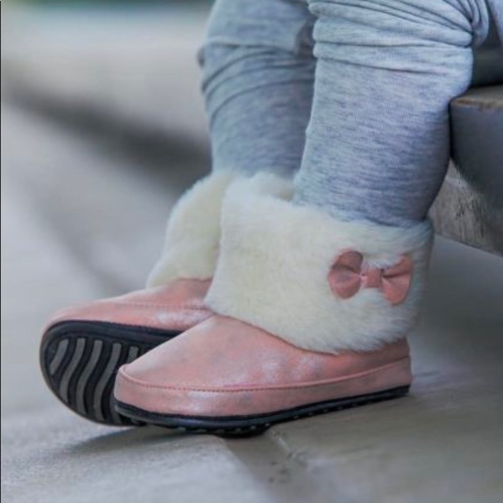 Pink bow fur boots for baby girls